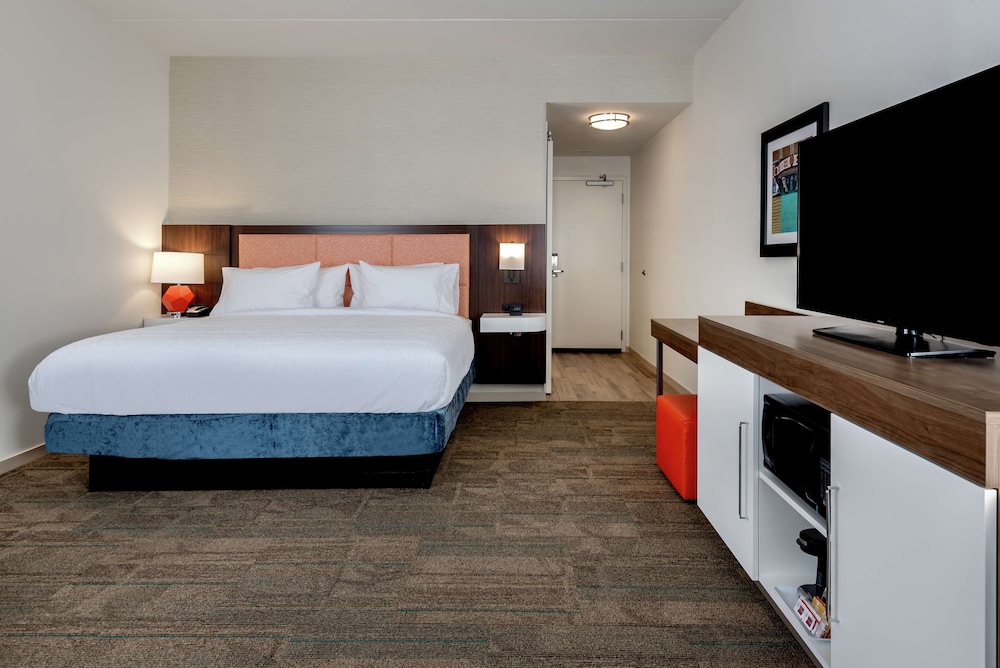 Hampton Inn Baltimore Bayview Campus - photo 7