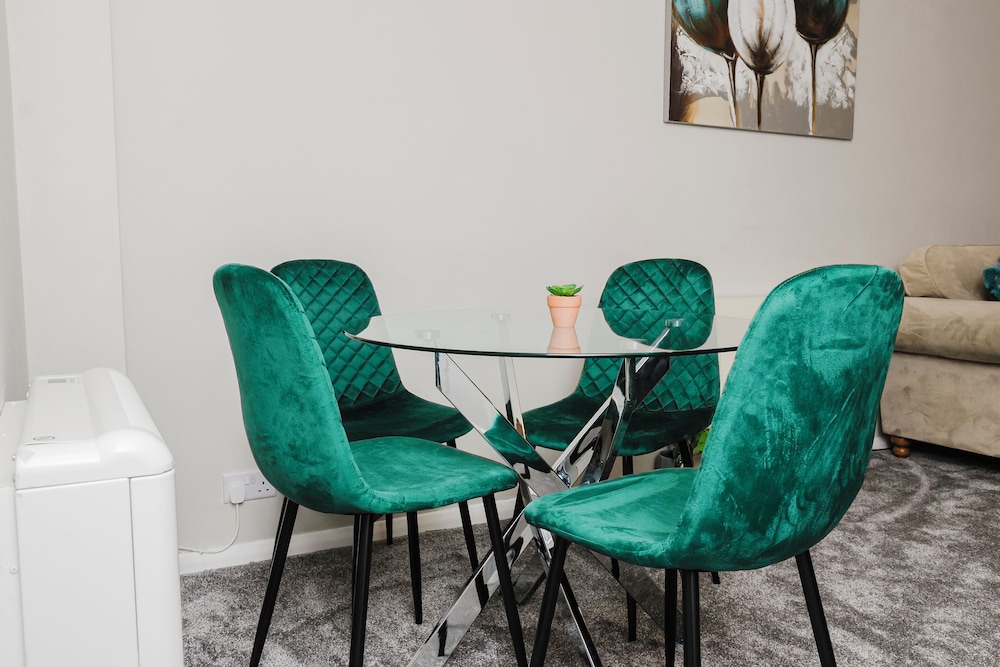 Corby Sleeps 5 Parking Town Centre — hotel in Corby