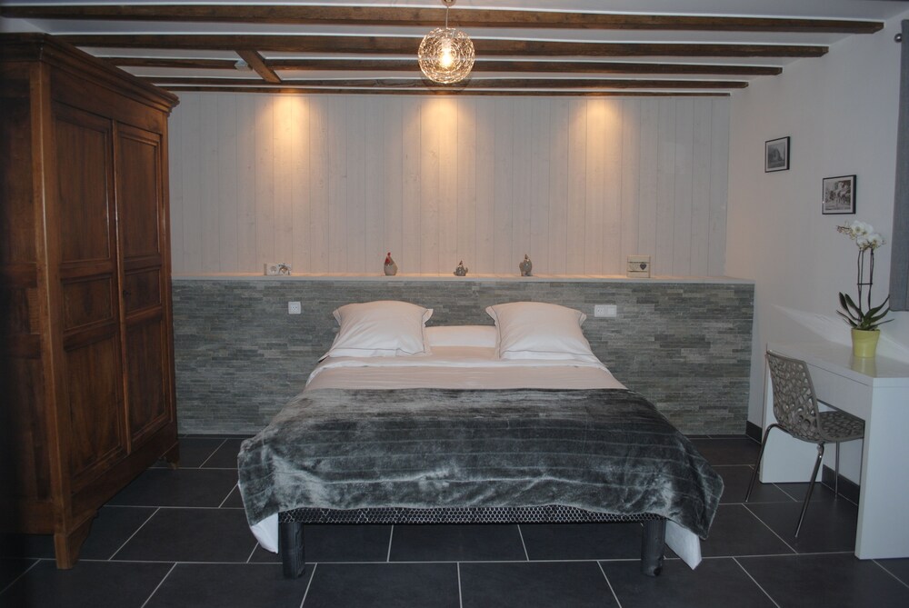 La Longère Bourguignonne - carbon neutral hotel in Demigny