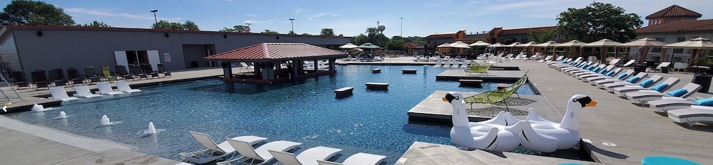 Regalia Hotel & Conference Center — hotel in Lake Ozark