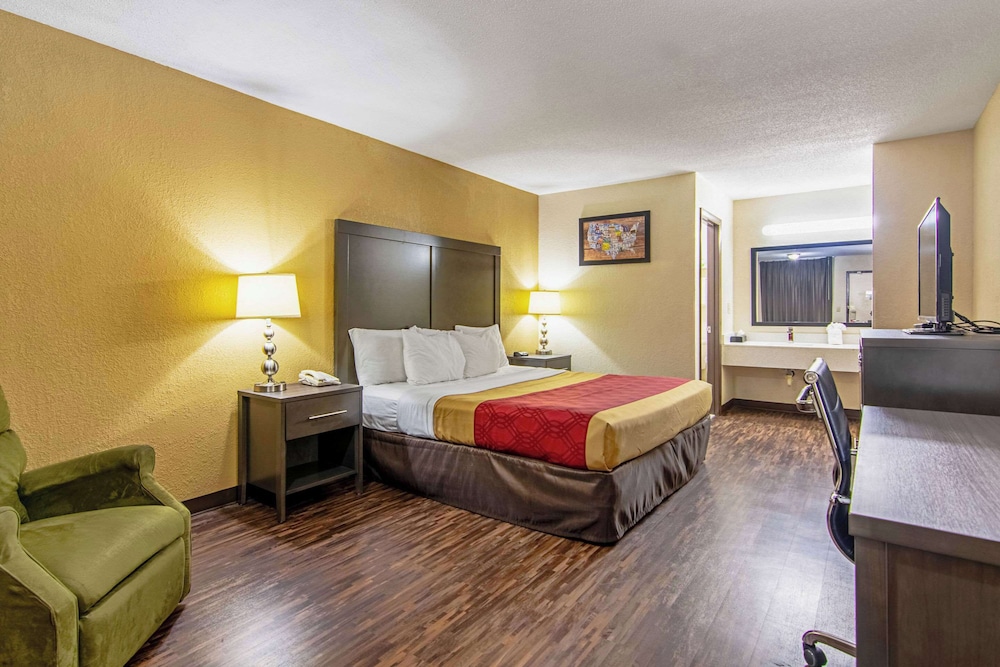 Econo Lodge Inn & Suites Matthews Charlotte - photo 12