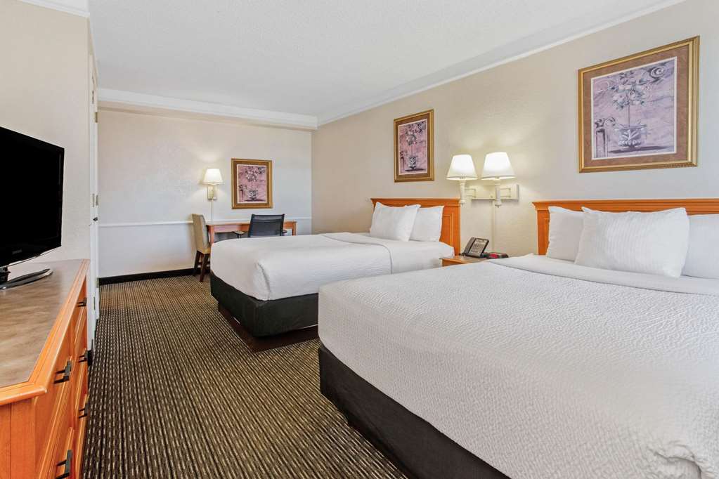La Quinta Inn Tampa Bay Pinellas Park Clearwater - photo 29