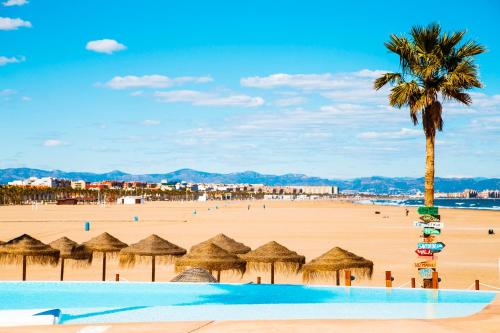 Apartment on the beach pool WiFi garage Valencia — 4-Star Luxury Hotel in Valencia, Spain