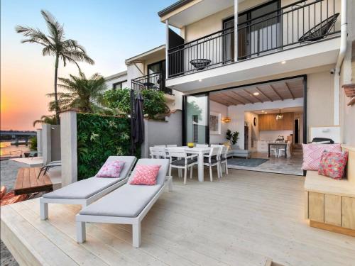 Serene Riverside Escape Noosa Heads — 4-Star Luxury Hotel in Noosa Heads, Australia
