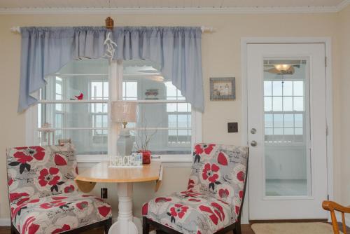 The Beach Fact Oar by Oak Island Accommodations - photo 13