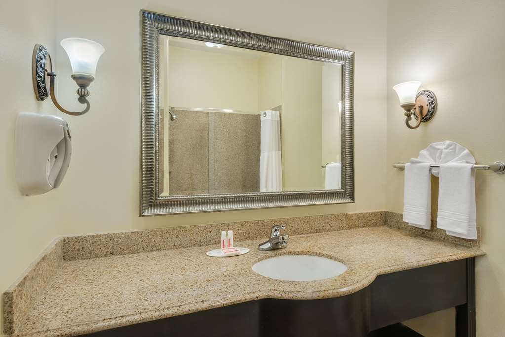 Super 8 by Wyndham Hidalgo McAllen Area - photo 8