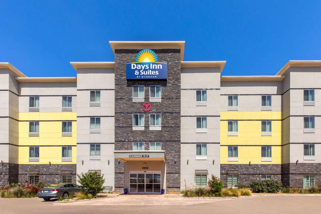 Days Inn & Suites by Wyndham Lubbock Medical Center - photo 5