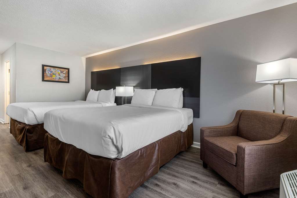 Econo Lodge at the University - photo 18