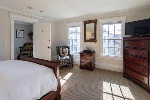 The Clarendon House - photo 59