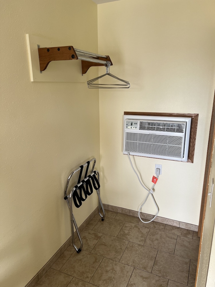 All Star Inn & Suites - photo 14