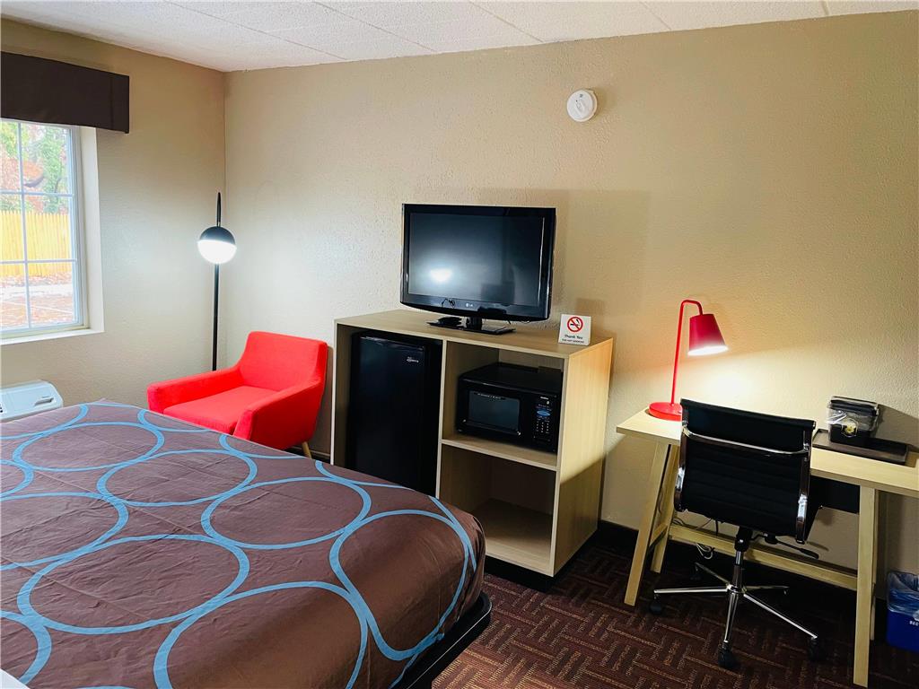 Super 8 by Wyndham Gloucester - photo 17
