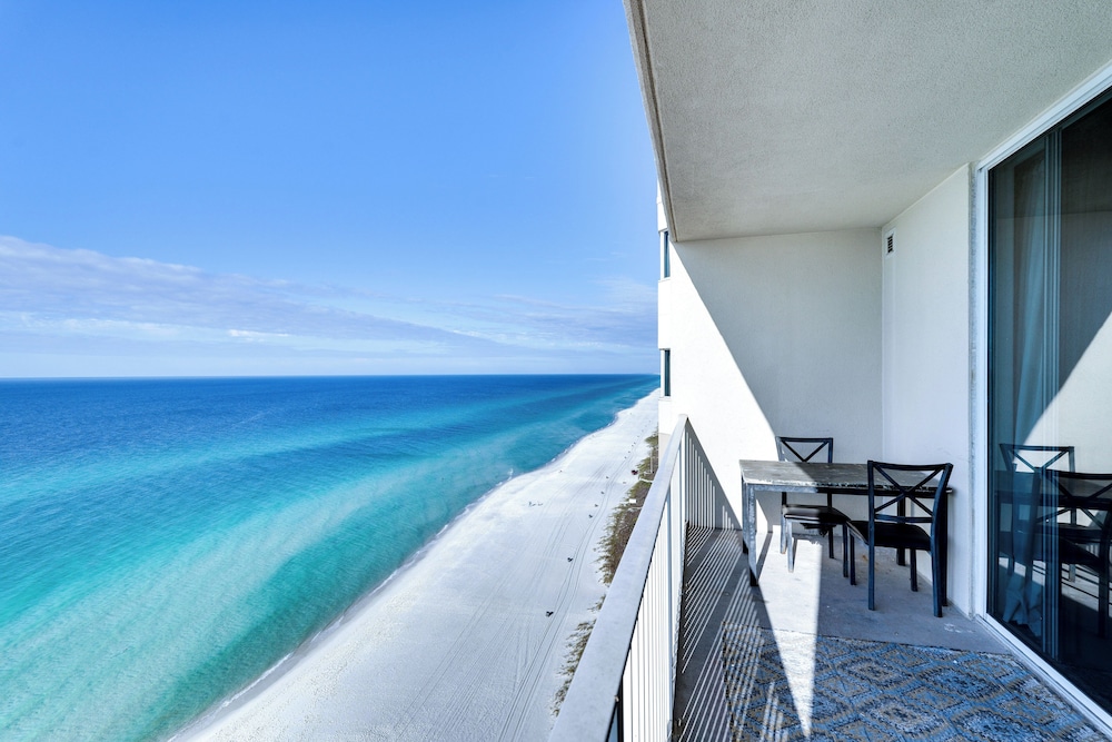 PCB Condo w Resort Amenities & Ocean Views in Glendale, United States