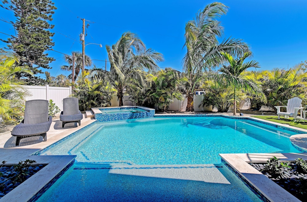 Vitamin Sea managed by Beach Retreats in Anna Maria, United States