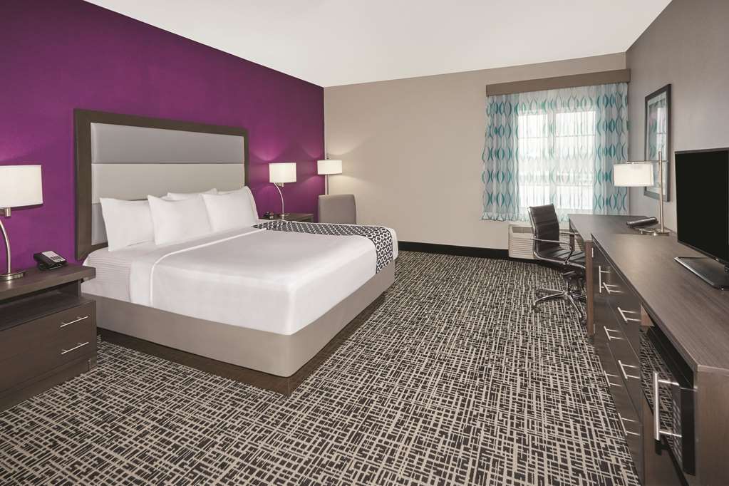 La Quinta Inn & Suites by Wyndham Springfield IL - photo 25
