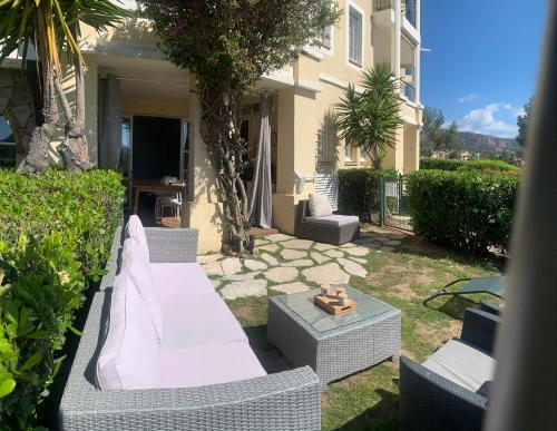 2M J4 332 456La in Saint-Raphael, France