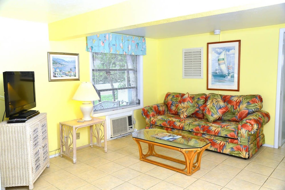The Palmview and Sandpiper Inns - photo 38