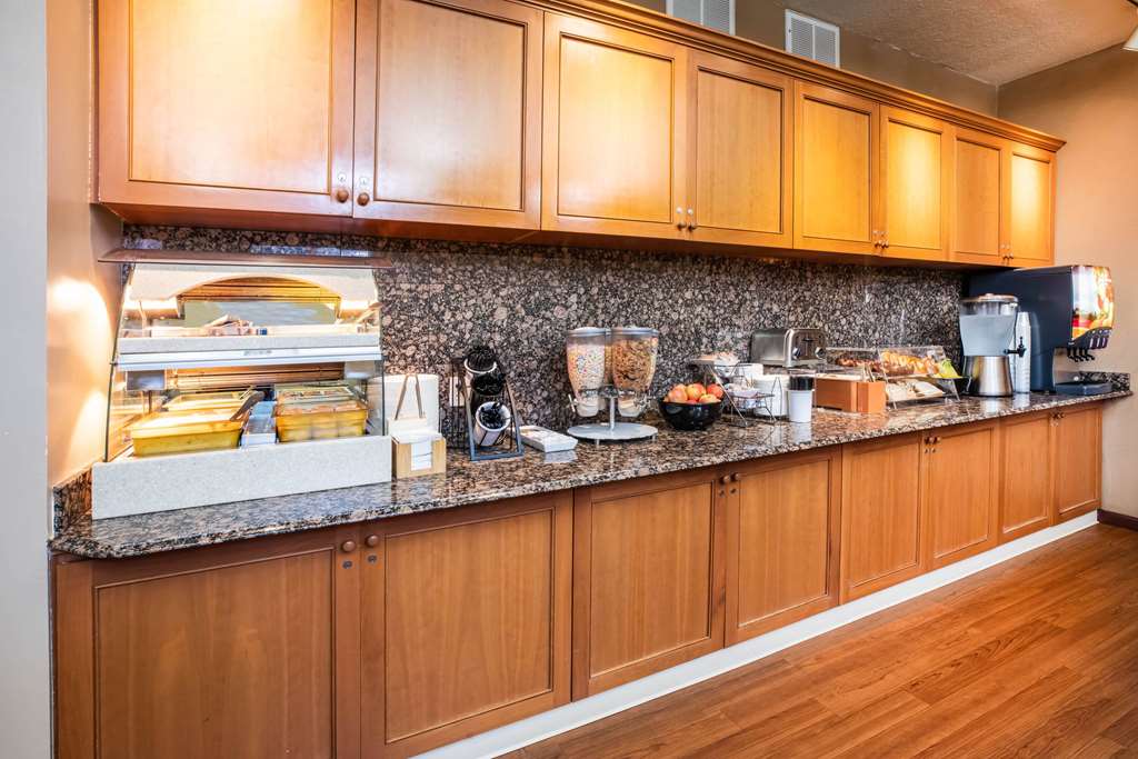 La Quinta Inn & Suites by Wyndham Portland Airport - photo 25