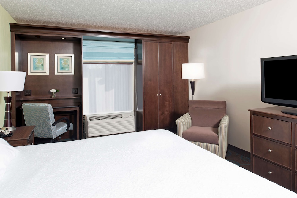 Hampton Inn and Suites Kokomo - photo 10