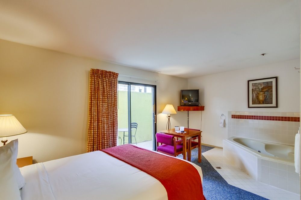 Portofino Beach Inn - photo 14
