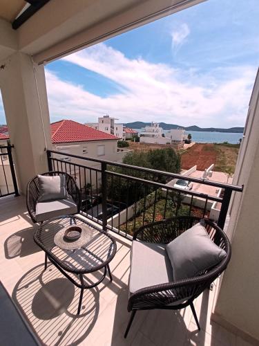 Seaside Serenity Noir with pool 150m from sea — 4-Star Luxury Hotel in Sukosan, Croatia