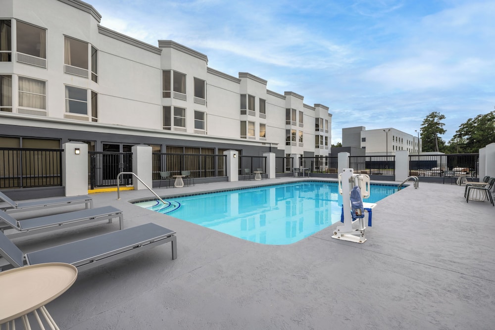 Spark by Hilton Florence North I 95 SC - photo 18