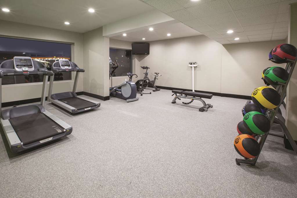 La Quinta Inn & Suites by Wyndham New Cumberland Harrisburg - photo 8