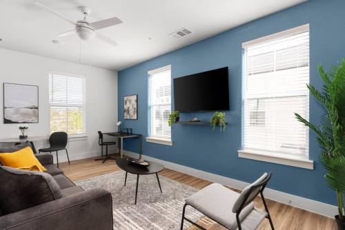Modern Living 1B 1B Steps from Shops Dining Fun — 4-Star Luxury Hotel in Pflugerville, United States