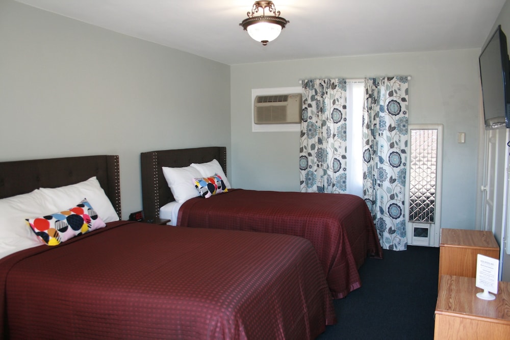 The New Star Motel with Studio Kitchens: 1950s Extended Stay Lodging and Retreat Center - photo 4