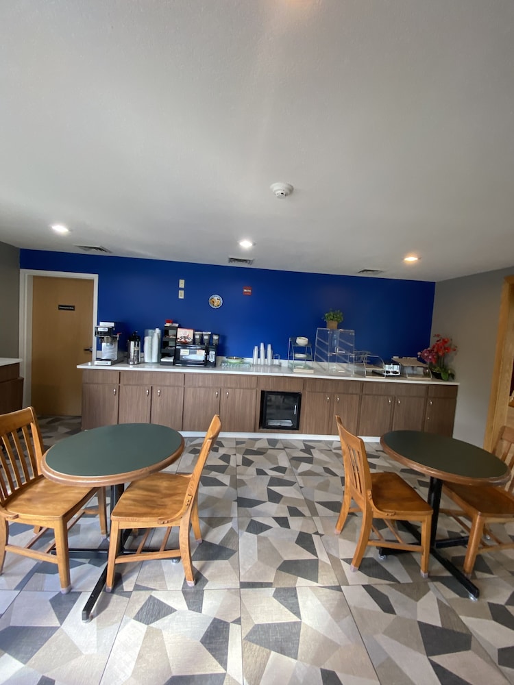 Coos Motor Inn - photo 58