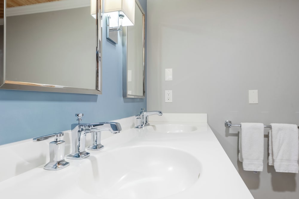 Boothbay Harbor Oceanside Inn - photo 20