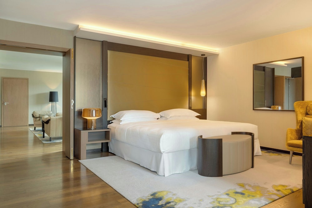 Sheraton Grand Tbilisi Metechi Palace