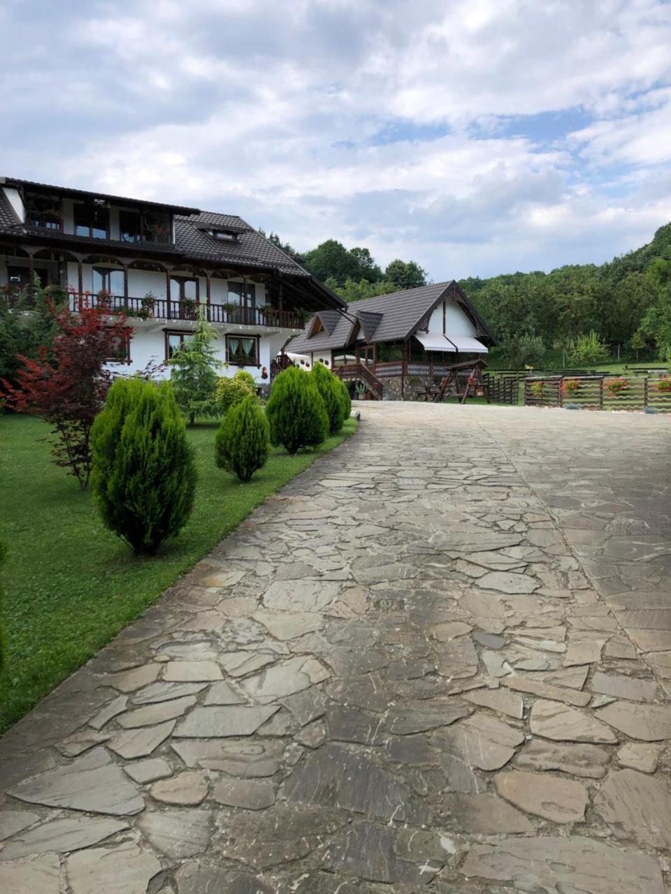 La Foisor - carbon neutral hotel in Varbilau