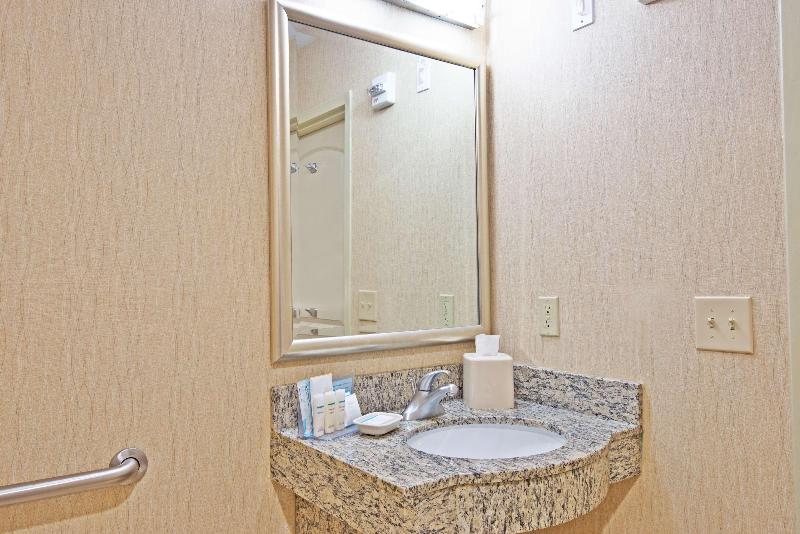 Hampton Inn by Hilton Gainesville Haymarket - photo 18