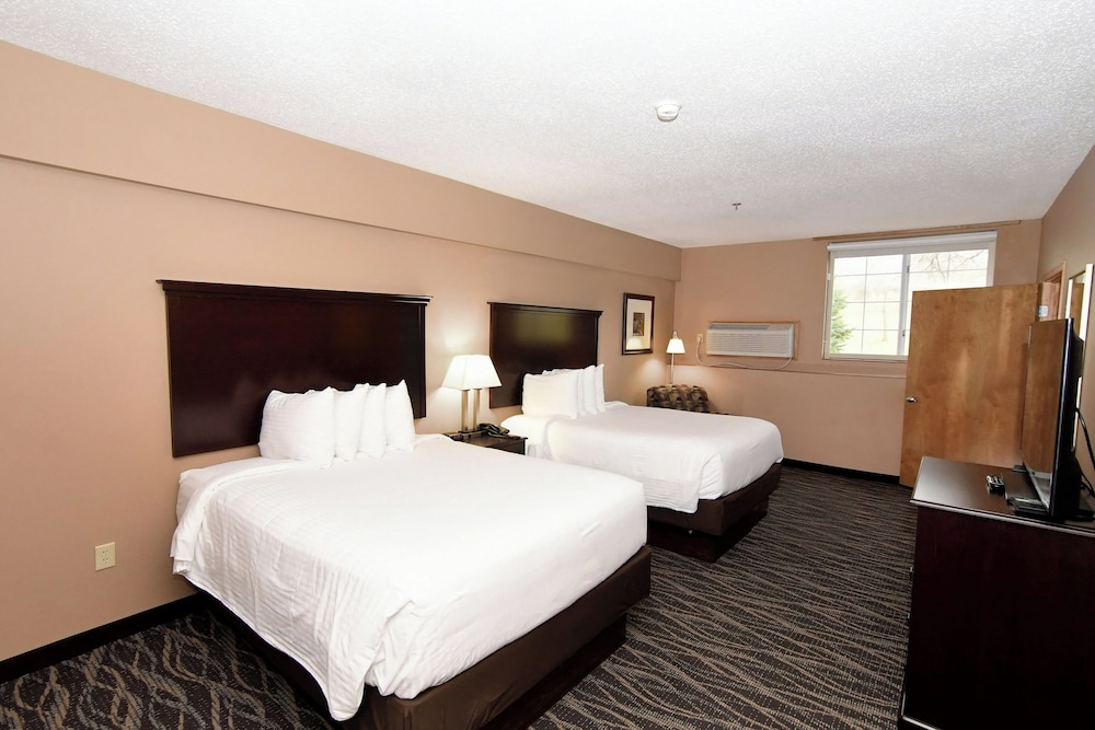 Cobblestone Inn & Suites Denison Majestic Hills - photo 20