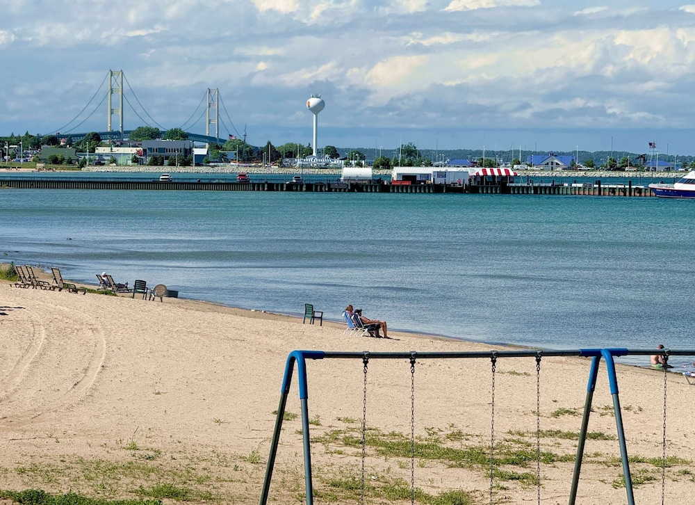 Beachcomber of Mackinaw - photo 84
