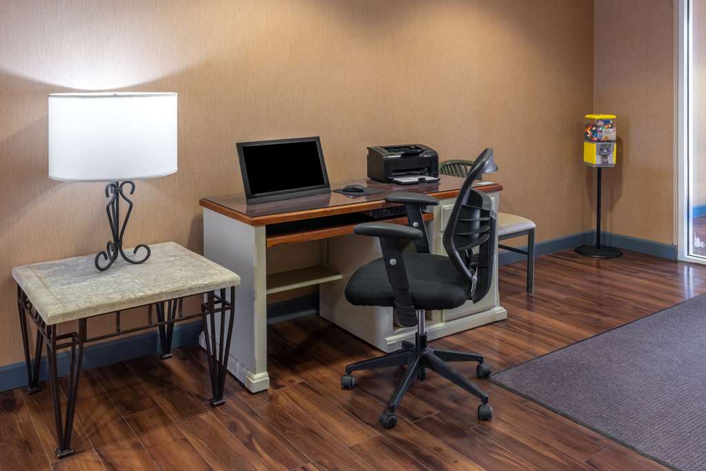 Microtel Inn & Suites by Wyndham Raton - photo 31