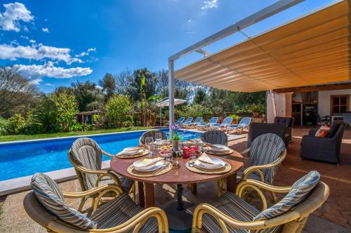 Ideal Property Mallorca Can Tomeu — 4-Star Luxury Hotel in Llubi, Spain