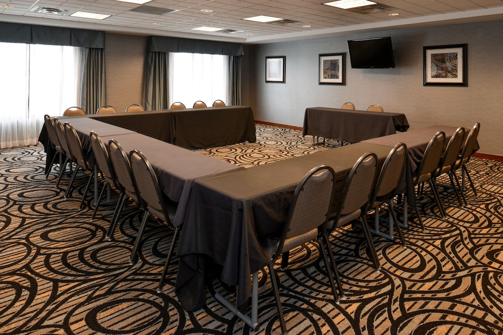 Holiday Inn Express & Suites Greenfield by IHG - photo 41