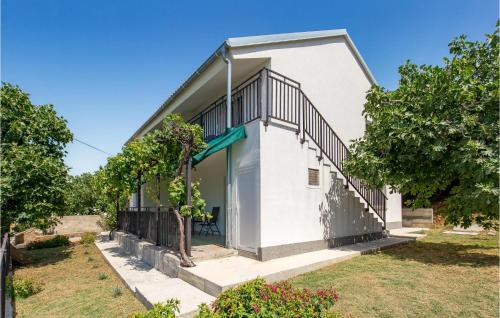 1 Bedroom Lovely Apartment In Vlasici — 4-Star Luxury Hotel in Pag, Croatia