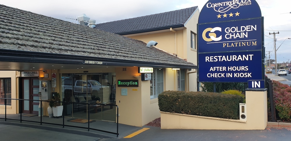 Country Plaza Queanbeyan — hotel near Canberra Airport