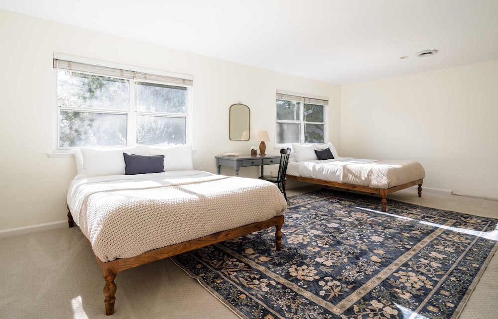 Clementine By Avantstay Bright Modern Retreat w Pool Pool Table & Large Patio - photo 19