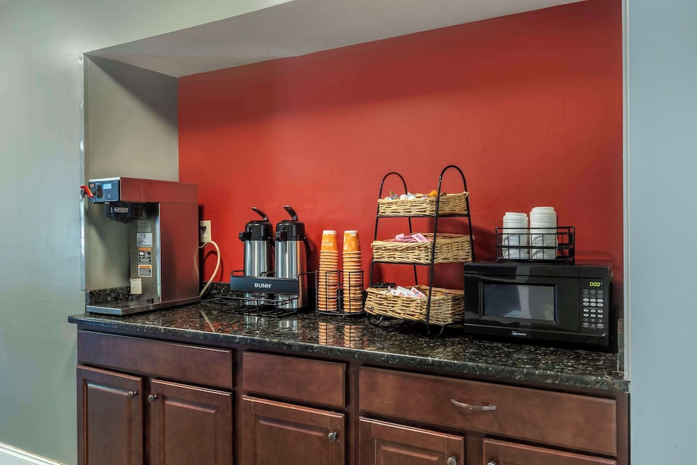 Greenville Pelham Inn by IHG - photo 45