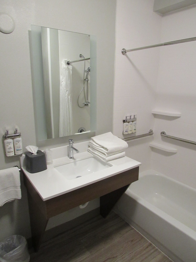 Holiday Inn Express & Suites South Lincoln by IHG - photo 51