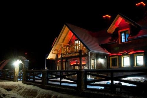 Zajazd Pod Caryńską in Lutowiska, Poland