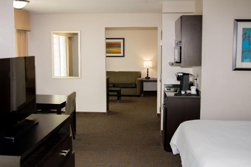 Holiday Inn Express & Suites Bakersfield Airport by IHG - photo 34