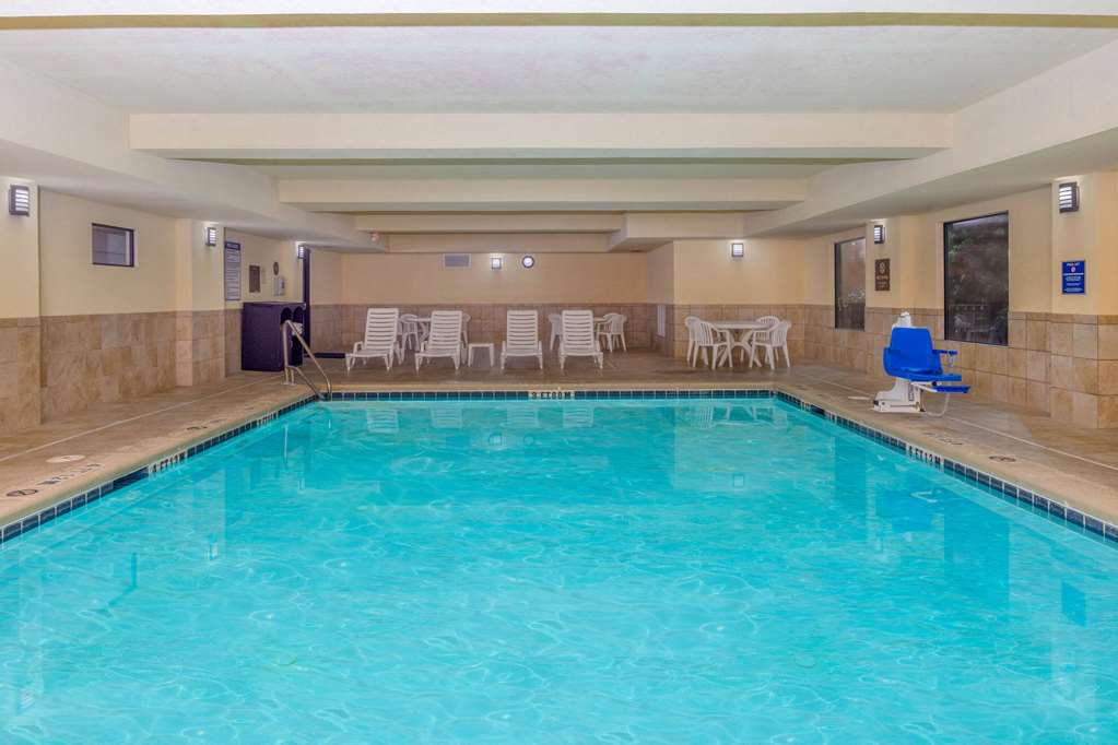 La Quinta Inn & Suites by Wyndham Warner Robins Robins AFB - photo 11