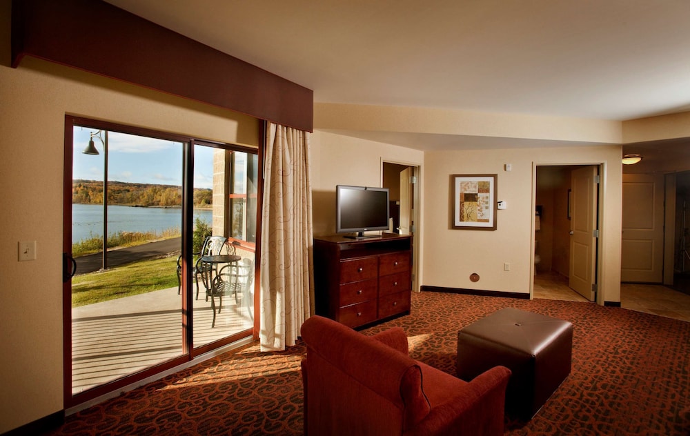 Hampton Inn Marquette Waterfront - photo 24