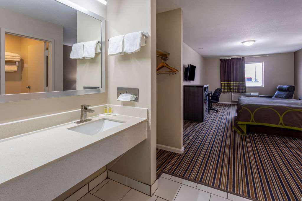 Super 8 by Wyndham Missouri Valley - photo 20