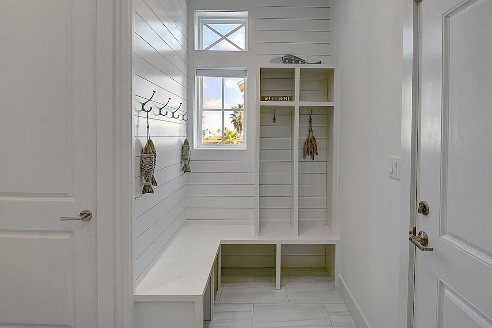 Good Times & Tan Lines 247 HL in Port Aransas, United States