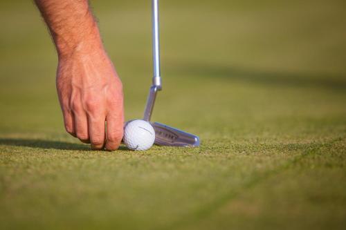 Golf Hotel Pianu — 4-Star Luxury Hotel in Pianu De Jos, Romania